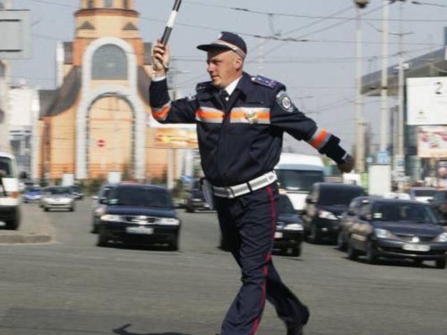 Португалськие журналисты дали львовским милиционерам 160 евро взятки Португалськие журналисты дали львовским милиционерам 160 евро взятки