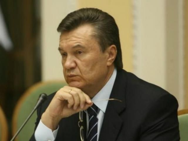 Янукович повернув до Ради закон про адмінпослуги