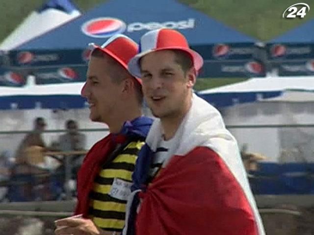 Перед матчем кемпінг-парк у Донецьку заповнений французами