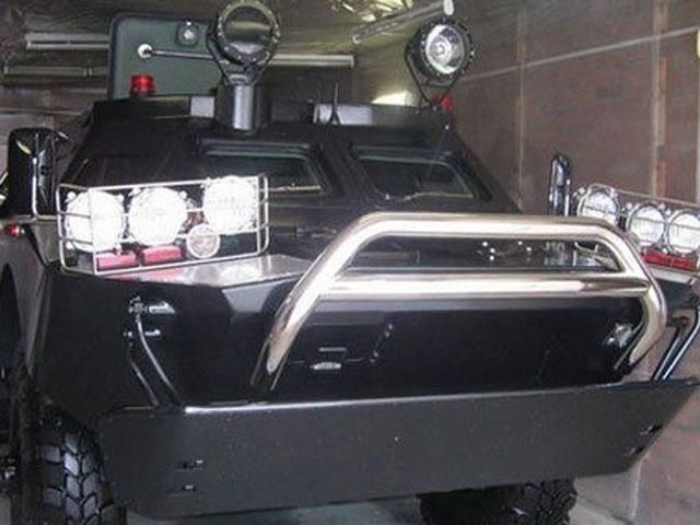 Заможні українці запасаються танками та БТРами Заможні українці запасаються танками та БТРами