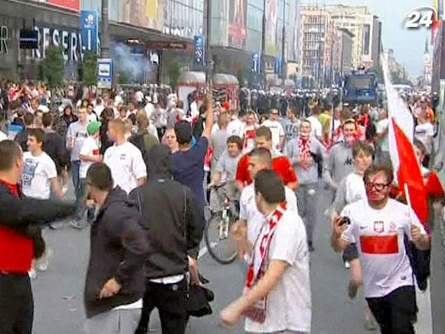 Путін застерігає Туска - російські фани можуть помститися Путін застерігає Туска - російські фани можуть помститися