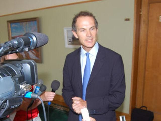 Посол Великобританії в Україні їздить на метро Посол Великобританії в Україні їздить на метро