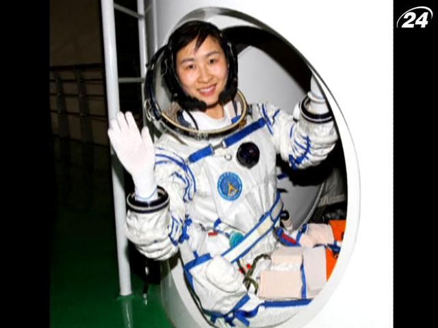Китай впервые в истории отправил в космос женщину