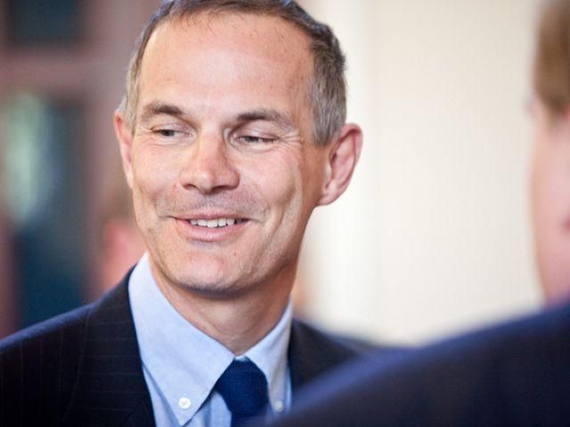 Британський посол написав трилер про вбивства політиків Британський посол написав трилер про вбивства політиків