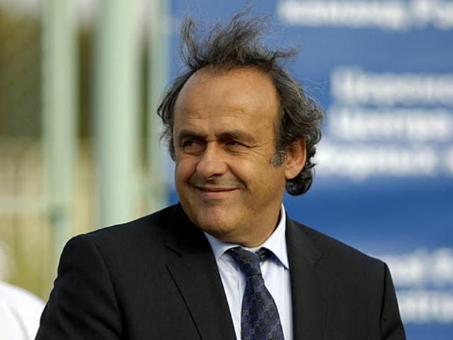 Платини поблагодарил за слаженность действий во время грозы на матче "Украина-Франция" Платини поблагодарил за слаженность действий во время грозы на матче "Украина-Франция"