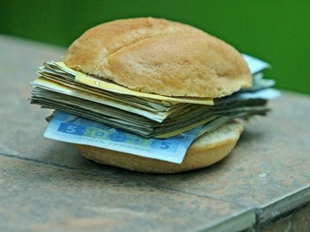 Українці витрачають на спиртне та цигарки більше, ніж на одяг Українці витрачають на спиртне та цигарки більше, ніж на одяг