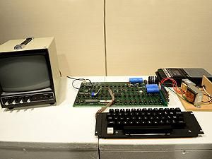 Перший комп’ютер Apple пішов з молотка за 310 тисяч доларів Перший комп’ютер Apple пішов з молотка за 310 тисяч доларів