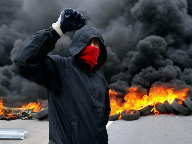 Испанские шахтеры блокируют центральные автомагистрали страны Испанские шахтеры блокируют центральные автомагистрали страны