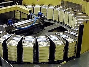 У світі не вистачає 2 трильйони доларових банкнот