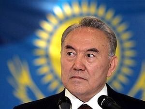 Таджикистан назвал Назарбаева "Властелином труда"