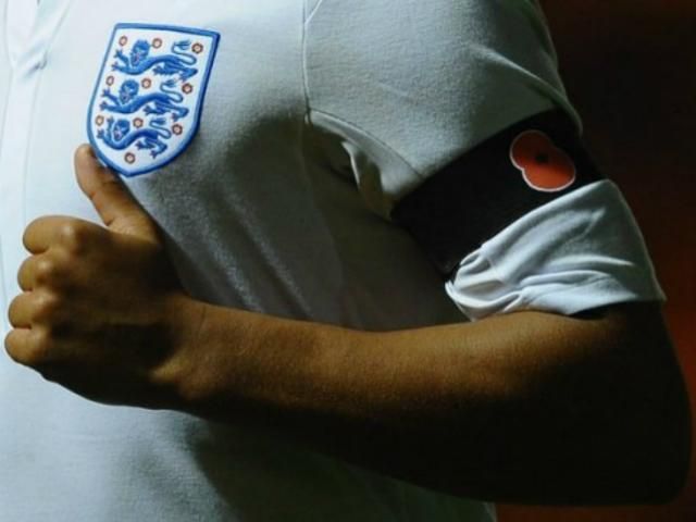 Сборные Украины и Англии выйдут на поле в траурных повязках Сборные Украины и Англии выйдут на поле в траурных повязках