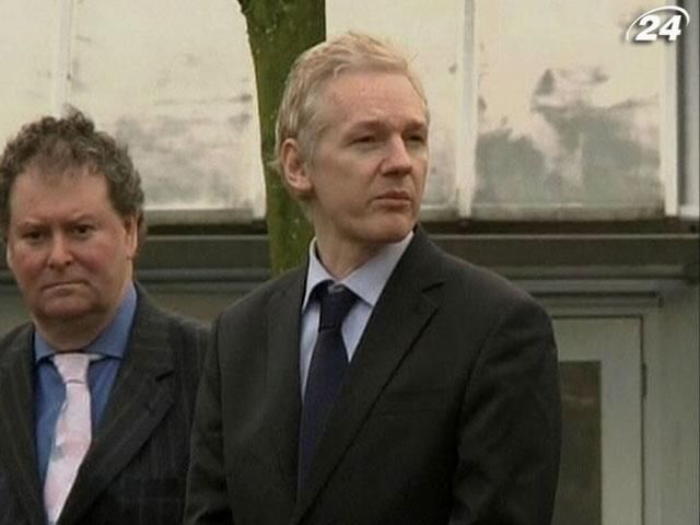 Британська поліція погрожує арештувати засновника WikiLeaks 