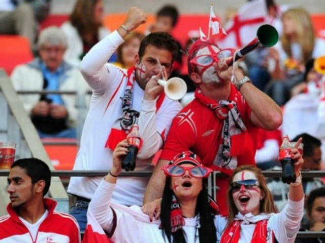 Англичане штурмуют туроператоров, желая попасть в Украину Англичане штурмуют туроператоров, желая попасть в Украину