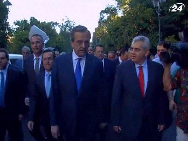 Зарплаты греческих чиновников сократят на 30% Зарплаты греческих чиновников сократят на 30%