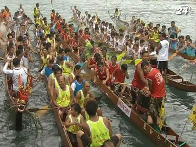 У Гонконгу відбувся традиційний фестиваль човнів-драконів У Гонконгу відбувся традиційний фестиваль човнів-драконів