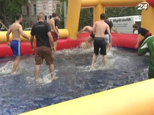 У столиці розпочався чемпіонат з футболу для фанів У столиці розпочався чемпіонат з футболу для фанів