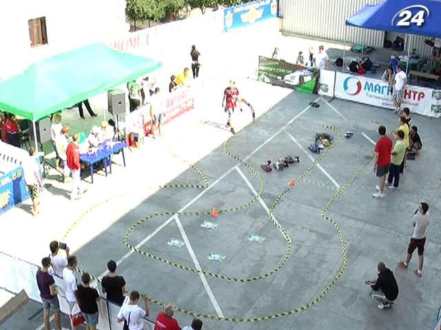 Стартовал чемпионат радиоуправляемого автодрифта Стартовал чемпионат радиоуправляемого автодрифта