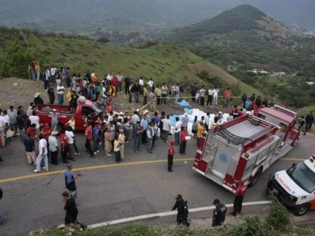 ДТП у Мексиці: загинуло 26 партійних активістів ДТП у Мексиці: загинуло 26 партійних активістів