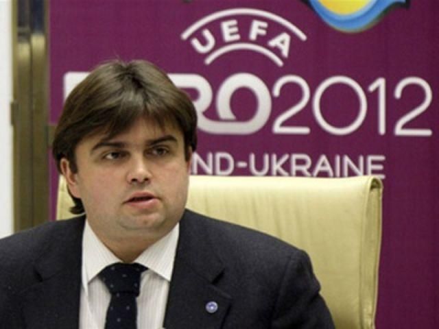 За час ЄВРО-2012 Україну відвідали 900 тисяч вболівальників За час ЄВРО-2012 Україну відвідали 900 тисяч вболівальників