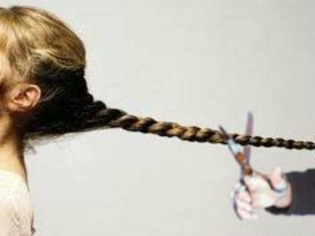 Мать 11-летней американки подала жалобу на приговор судьи - отрезать девочке косу Мать 11-летней американки подала жалобу на приговор судьи - отрезать девочке косу