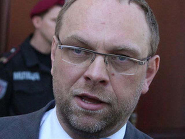 Власенко не вірить у незалежність українських судів Власенко не вірить у незалежність українських судів