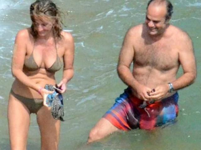 Епископ ушел в отставку из-за фото на пляже Епископ ушел в отставку из-за фото на пляже