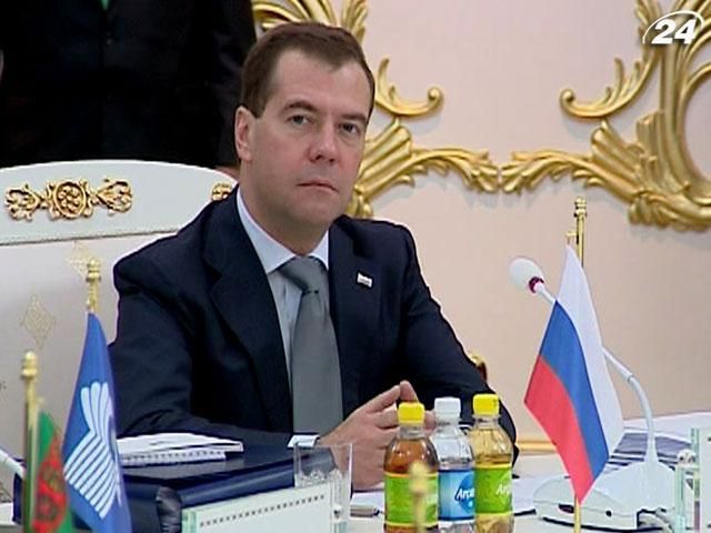 Медведев совершит визит в Украину