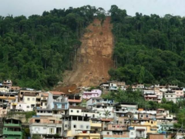 Из-за оползня в Бангладеш погибли 50 человек Из-за оползня в Бангладеш погибли 50 человек