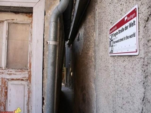 В Германии расположилась самая узкая улица В Германии расположилась самая узкая улица