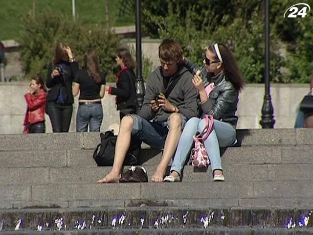 Майже половина українців — проти того, щоб змінювати чинну Конституцію Майже половина українців — проти того, щоб змінювати чинну Конституцію