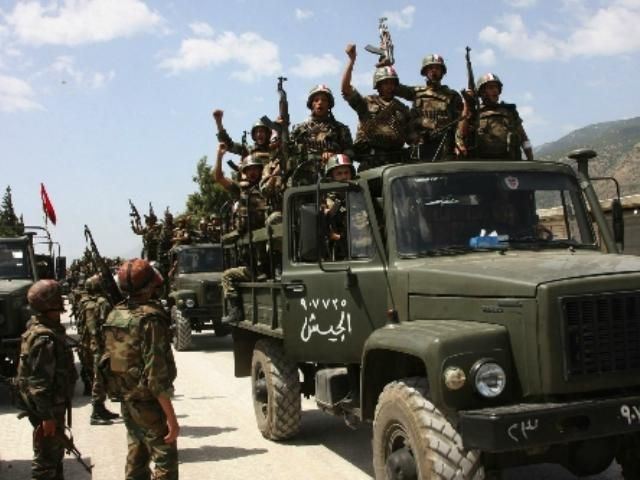 Сирийская армия без разбора расстреливает беженцев Сирийская армия без разбора расстреливает беженцев