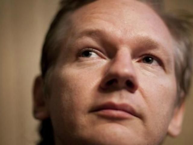 Ассанжа просять з'явитися до поліції Лондона Ассанжа просять з'явитися до поліції Лондона