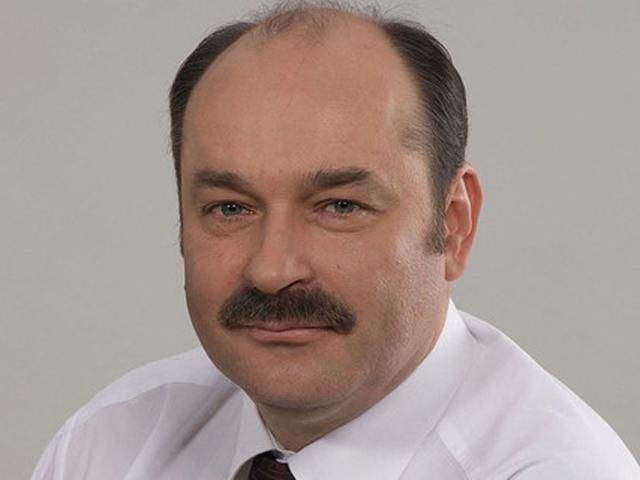 Янукович нагородив орденом кума Ющенка Янукович нагородив орденом кума Ющенка