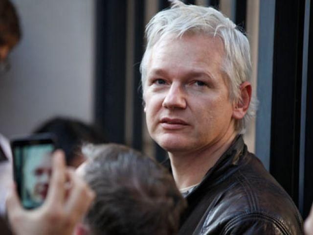 Джуліан Ассандж відмовляється залишати посольство Еквадору в Лондоні Джуліан Ассандж відмовляється залишати посольство Еквадору в Лондоні