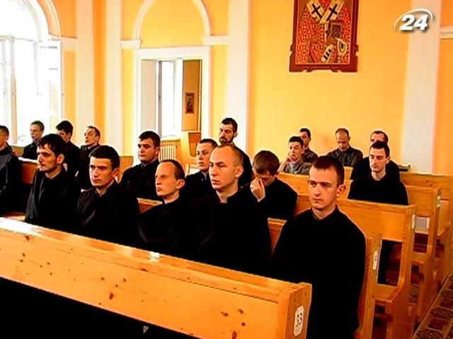 Для українців, які працюють за кордоном, готують душ пастирів Для українців, які працюють за кордоном, готують душ пастирів