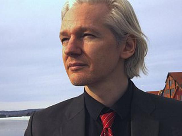 Джуліан Ассандж відмовився покинути посольство Еквадору в Лондоні Джуліан Ассандж відмовився покинути посольство Еквадору в Лондоні