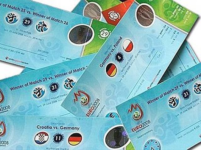 На фінал ЄВРО-2012 залишилось ще 2 тисячі нереалізованих квитків На фінал ЄВРО-2012 залишилось ще 2 тисячі нереалізованих квитків