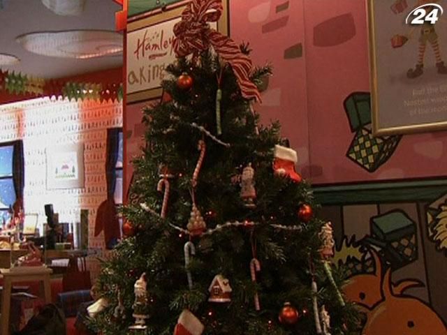 Лондонські магазини іграшок готуються до Різдва Лондонські магазини іграшок готуються до Різдва