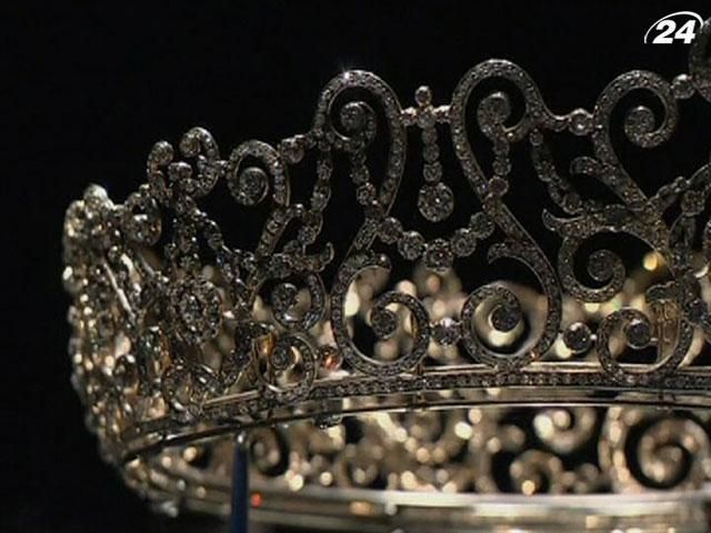 У Лондоні відкрилася виставка монарших коштовностей У Лондоні відкрилася виставка монарших коштовностей
