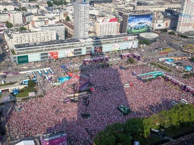 В Польшу приехало меньше болельщиков, чем ожидалось В Польшу приехало меньше болельщиков, чем ожидалось