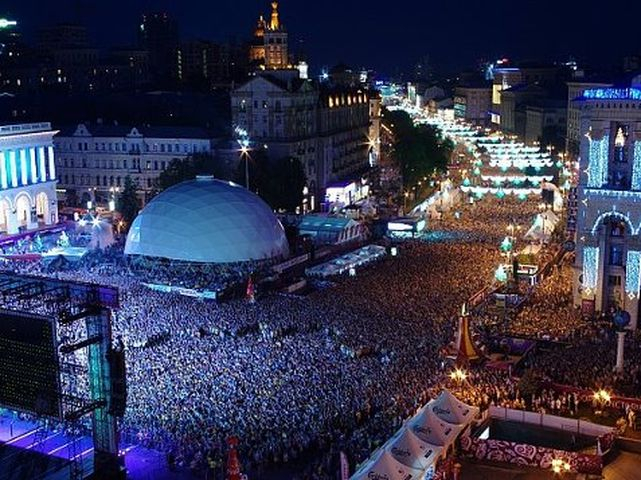 Концерт Елтона Джона та Queen зібрав 100 тисяч глядачів