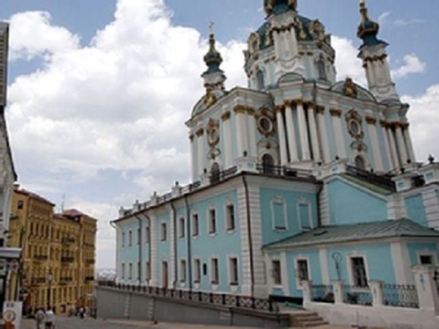 Чиновники рассказали, почему сдвинулся грунт возле Андреевской церкви