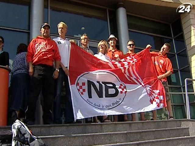 Иностранные болельщики прощаются с Украиной Иностранные болельщики прощаются с Украиной