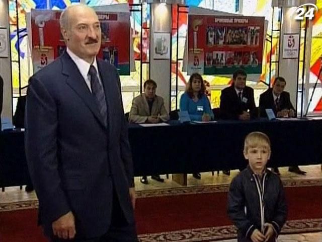 Лукашенко не передаватиме владу у спадок своїм дітям