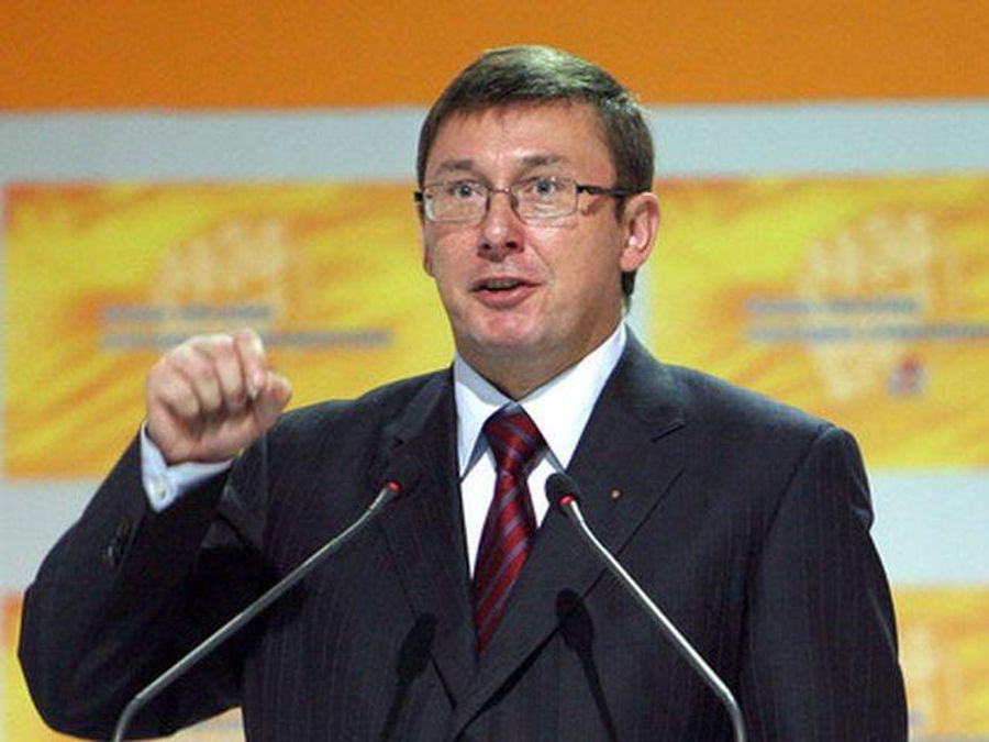 Украина должна выплатить Луценко 15 тысяч евро Украина должна выплатить Луценко 15 тысяч евро