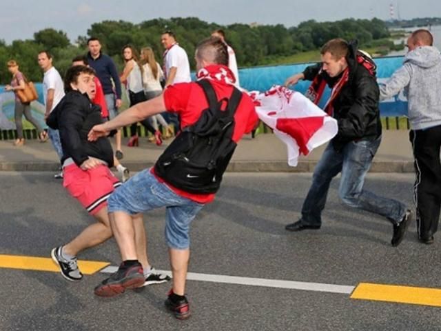 Четверых россиян, задержанных в Польше во время Евро, отпустили Четверых россиян, задержанных в Польше во время Евро, отпустили