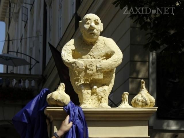 Во Львове теперь есть "столб позора" для депутатов (ФОТО) Во Львове теперь есть "столб позора" для депутатов (ФОТО)