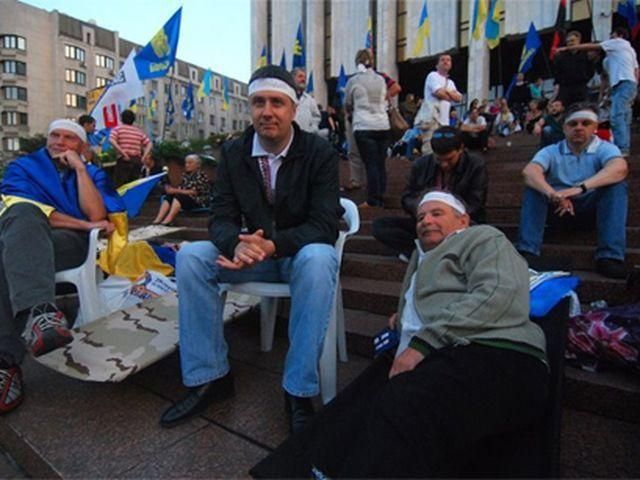 Яценюк: Власть стянула к Украинскому дому около 5000 беркутовцев