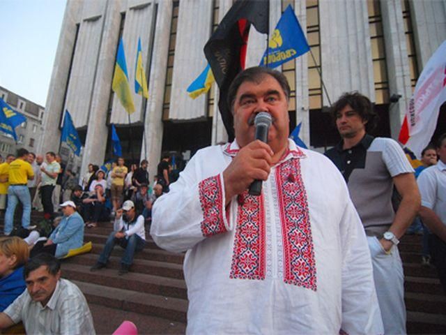 Депутати не пускають Президента в Український дім Депутати не пускають Президента в Український дім