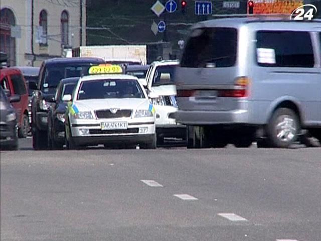 На ЕВРО-2012 в Киеве заработали только нелегальные таксисты